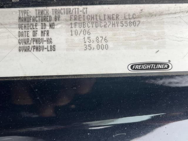 Image of Freightliner M2 106 equipment image 2