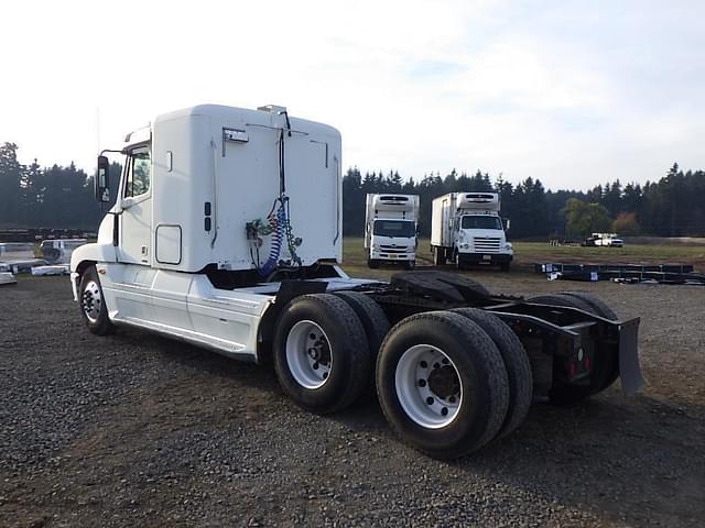 Image of Freightliner ST120 equipment image 4