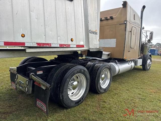 Image of Freightliner Classic XL equipment image 2