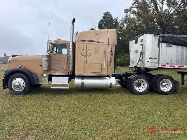 Image of Freightliner Classic XL equipment image 4