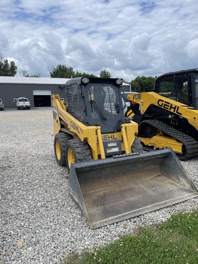 Image of Gehl 4240E equipment image 1
