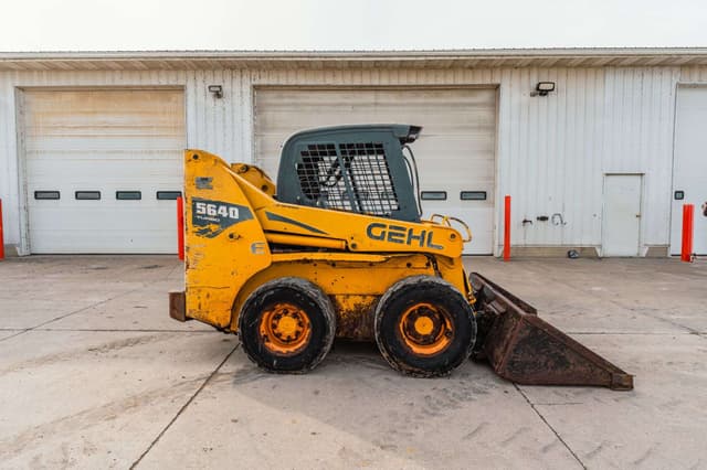 Image of Gehl 5640 equipment image 1
