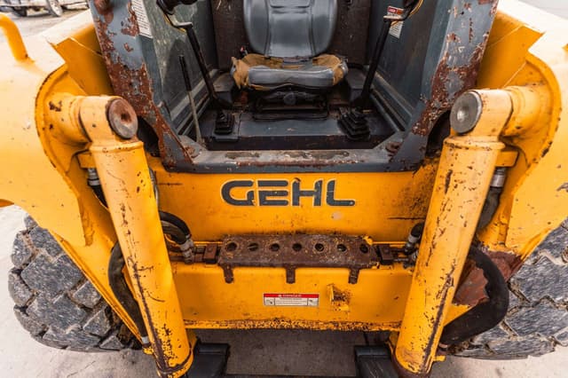 Image of Gehl 5640 equipment image 4