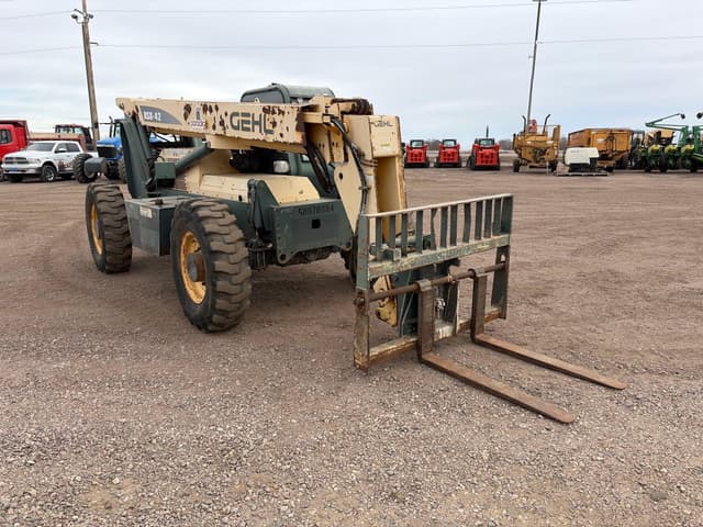 Image of Gehl RS8-42 equipment image 2