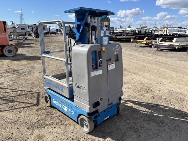 Image of Genie GR-12 equipment image 3