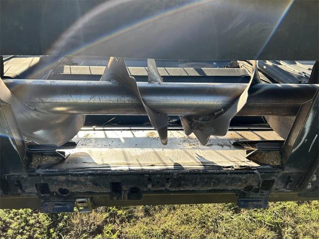 Image of Gleaner 5100 equipment image 3