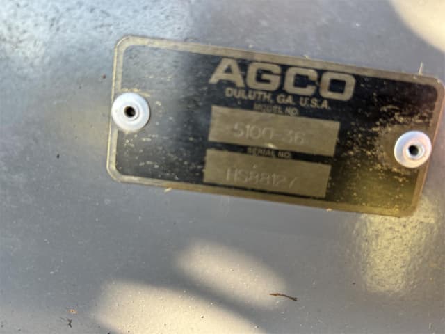 Image of Gleaner 5100 equipment image 4