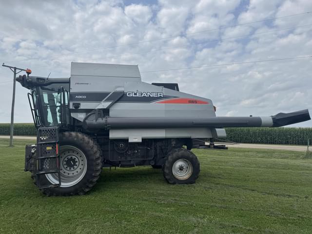 Image of Gleaner R65 equipment image 1