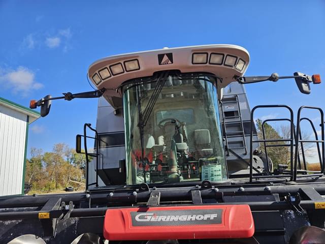 Image of Gleaner R65 equipment image 2