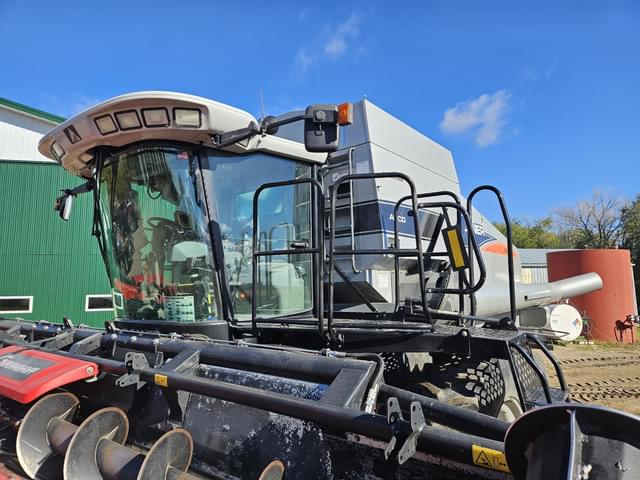 Image of Gleaner R65 equipment image 1