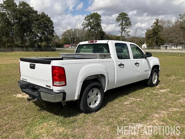 Image of GMC Sierra 1500 equipment image 2