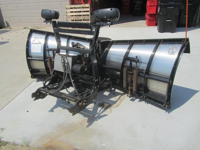 Image of GMC 2500HD equipment image 3