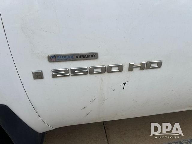 Image of GMC 2500HD equipment image 3