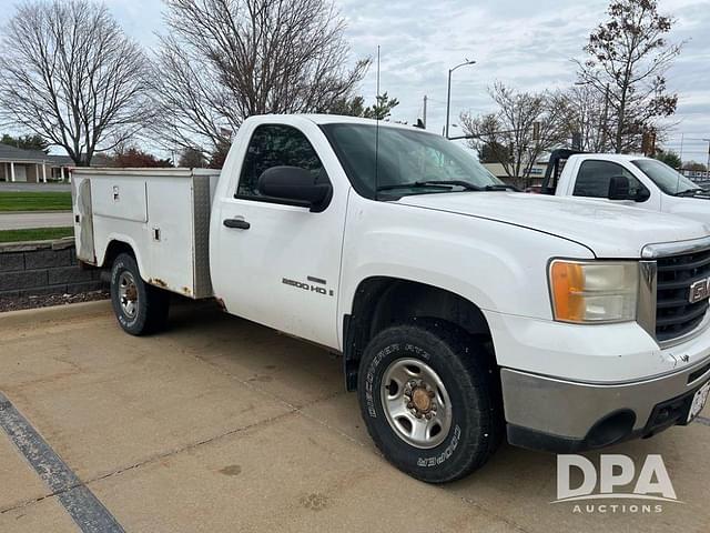 Image of GMC 2500HD equipment image 2