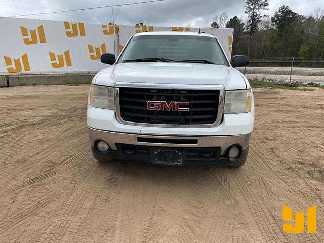 Image of GMC 2500HD equipment image 1