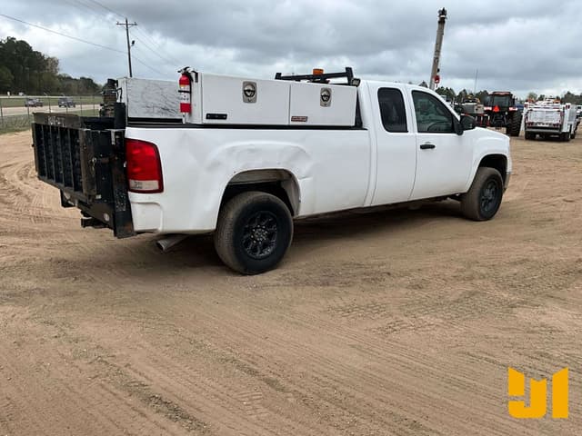 Image of GMC 2500HD equipment image 4