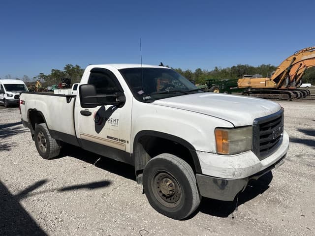 Image of GMC 2500HD equipment image 3