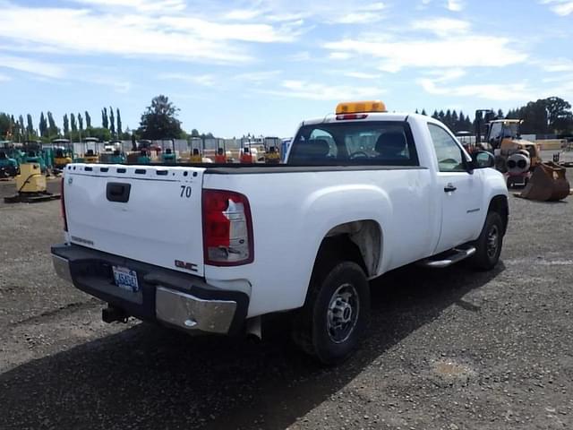 Image of GMC 2500HD equipment image 3