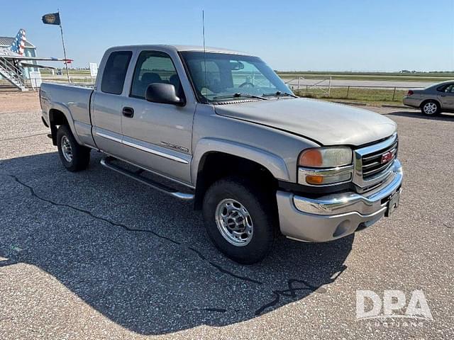 Image of GMC 2500HD equipment image 4