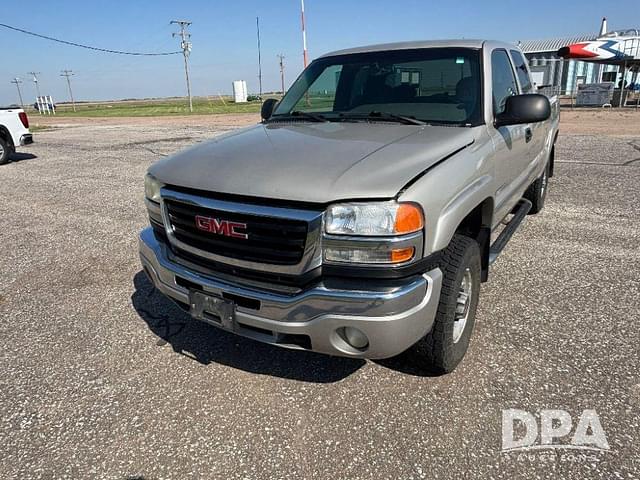 Image of GMC 2500HD equipment image 1