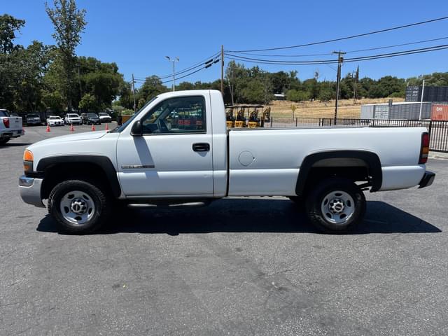 Image of GMC 2500HD equipment image 2