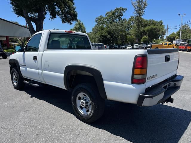 Image of GMC 2500HD equipment image 3