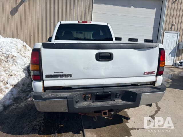 Image of GMC 2500HD equipment image 4