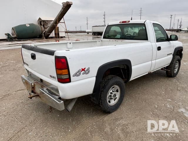 Image of GMC 2500HD equipment image 4