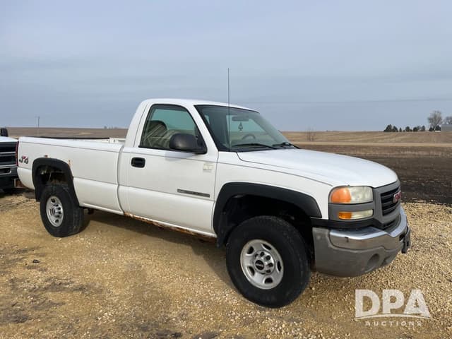 Image of GMC 2500HD equipment image 4