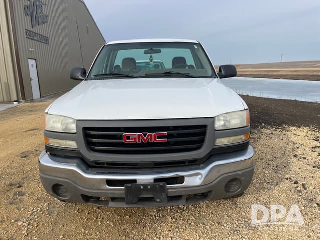 Image of GMC 2500HD equipment image 2