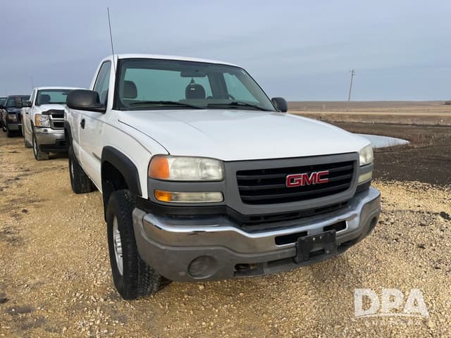 Image of GMC 2500HD equipment image 3