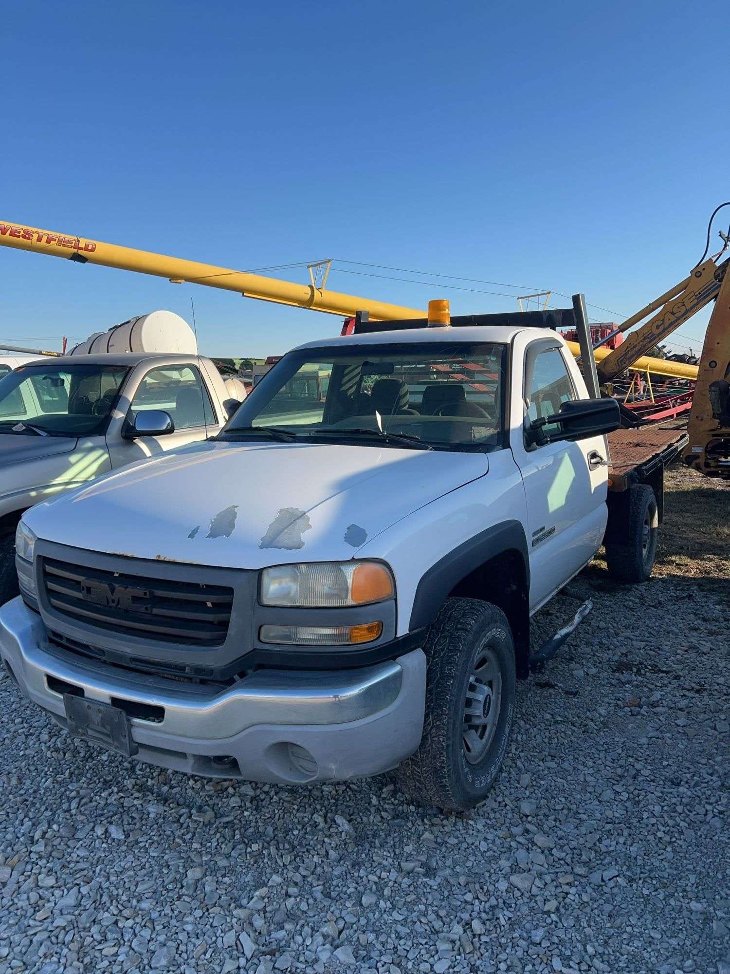 2007 GMC 3500 Equipment Image0
