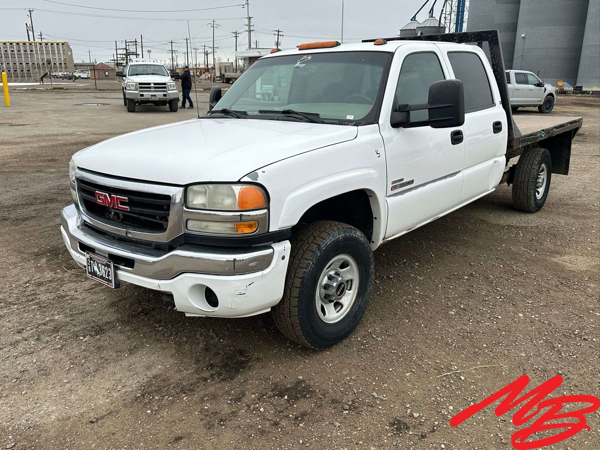 2007 GMC 3500 Equipment Image0