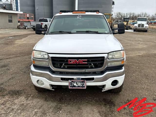 Image of GMC 3500 equipment image 1