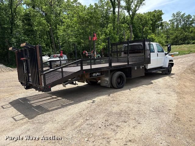 Image of GMC C4500 equipment image 4