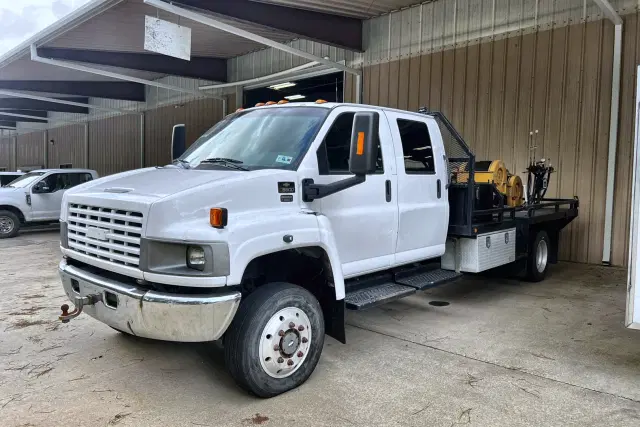 Image of GMC C5500 equipment image 4