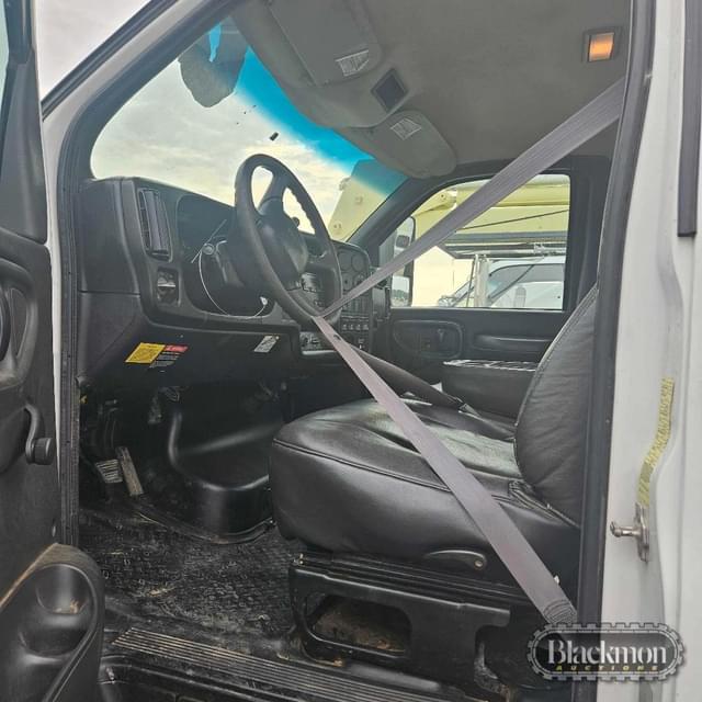 Image of GMC C5500 equipment image 4