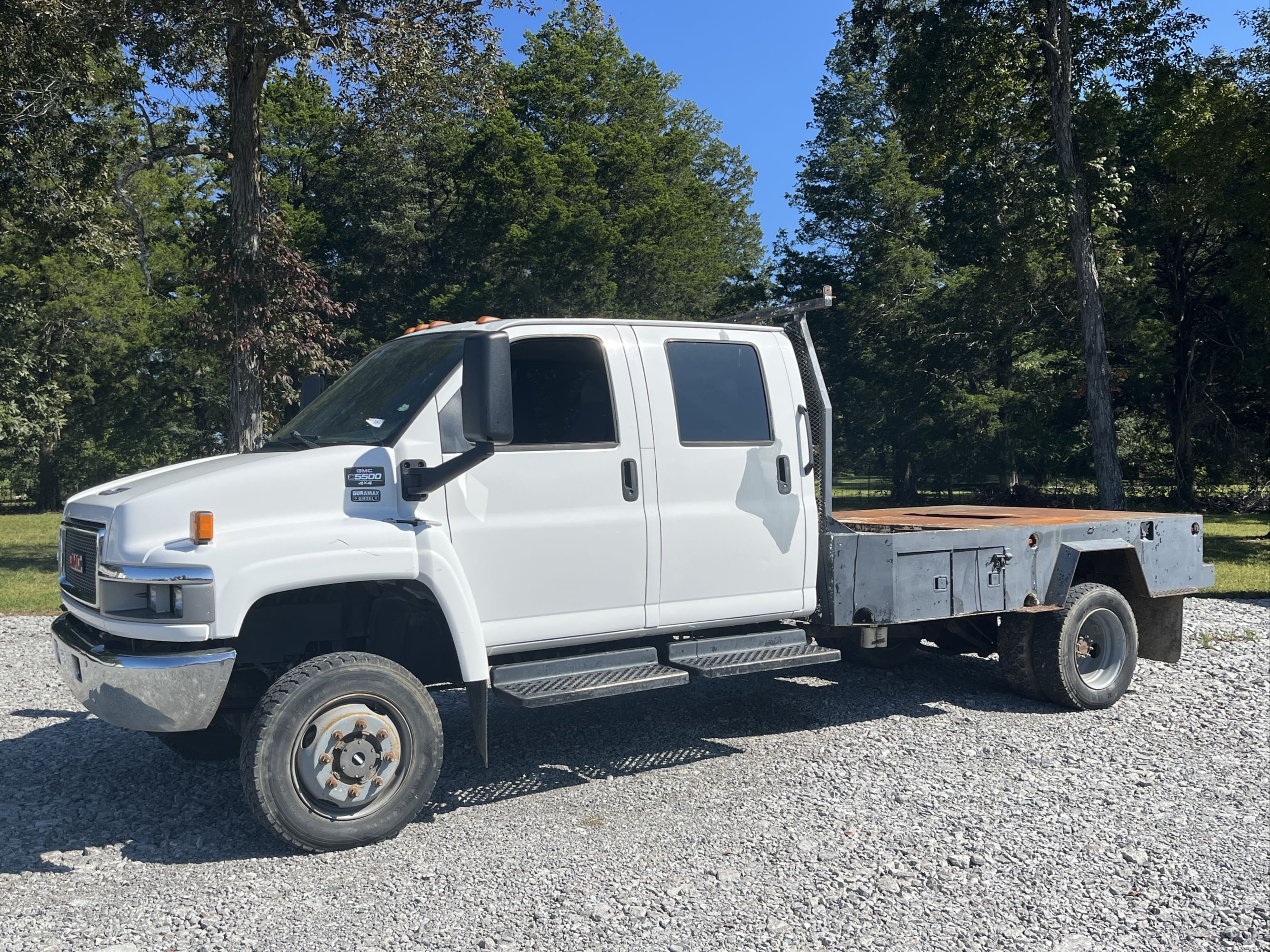 2007 GMC C5500 Equipment Image0