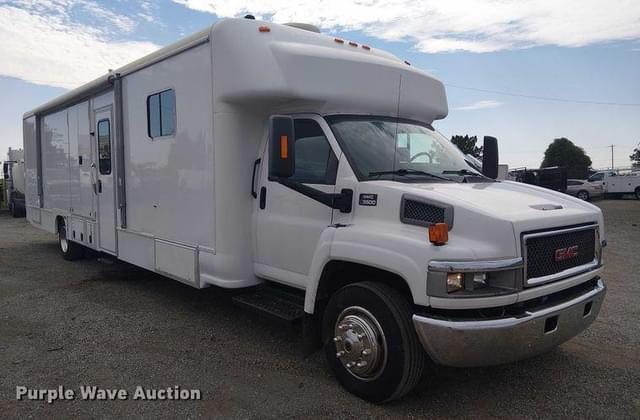 Image of GMC C5500 equipment image 2