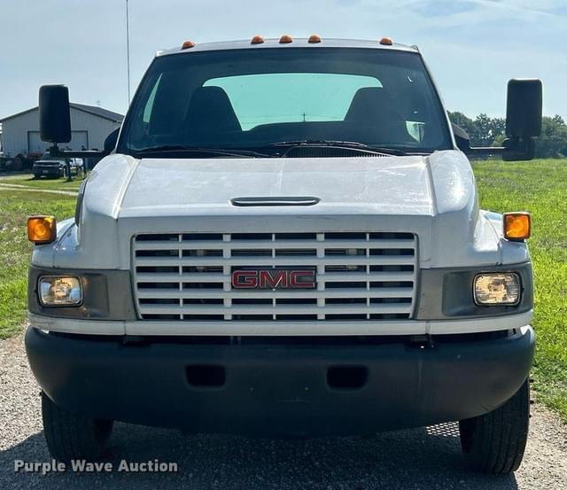 Image of GMC C5500 equipment image 2