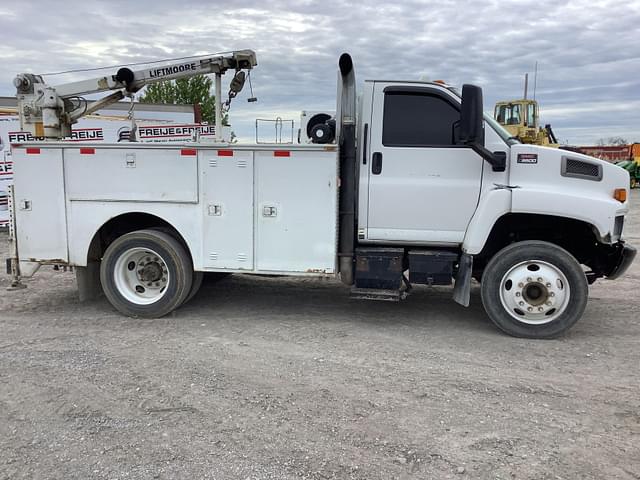 Image of GMC C6500 equipment image 3