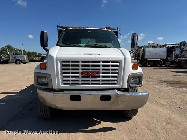 Image of GMC C7500 equipment image 1