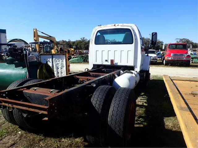 Image of GMC C8500 equipment image 2