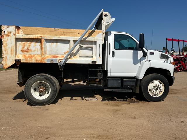 Image of GMC C8500 equipment image 3