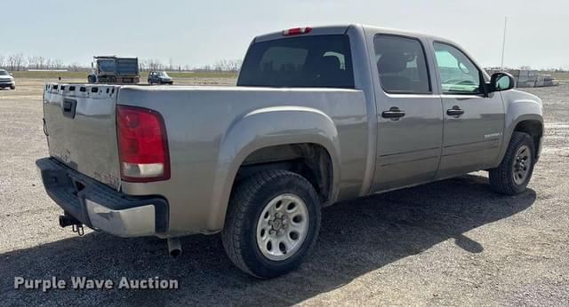 Image of GMC Sierra 1500 equipment image 4