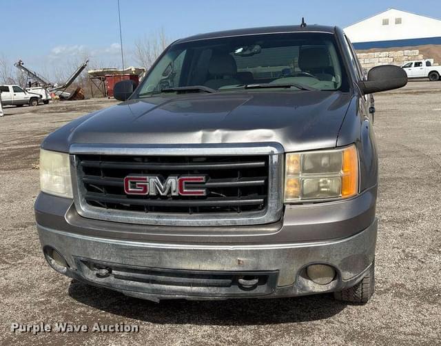Image of GMC Sierra 1500 equipment image 1