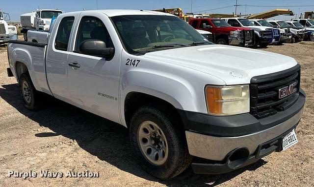 Image of GMC Sierra 1500 equipment image 2