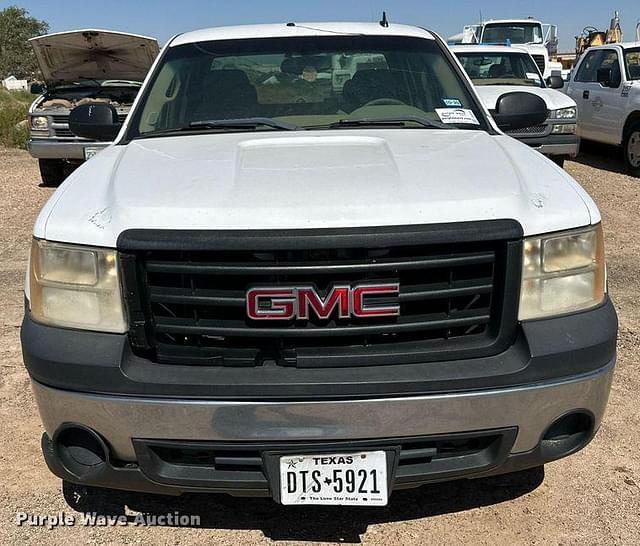 Image of GMC Sierra 1500 equipment image 1