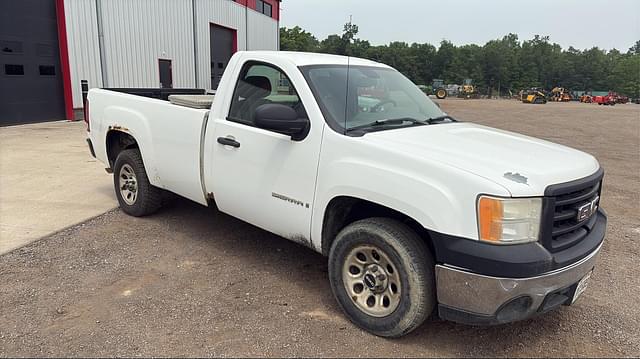 Image of GMC Sierra 1500 equipment image 1