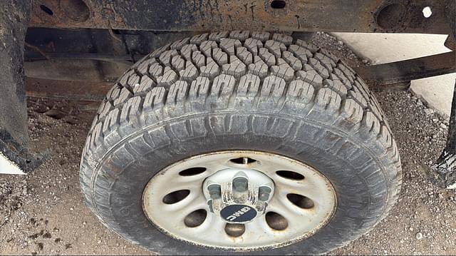 Image of GMC Sierra 1500 equipment image 4